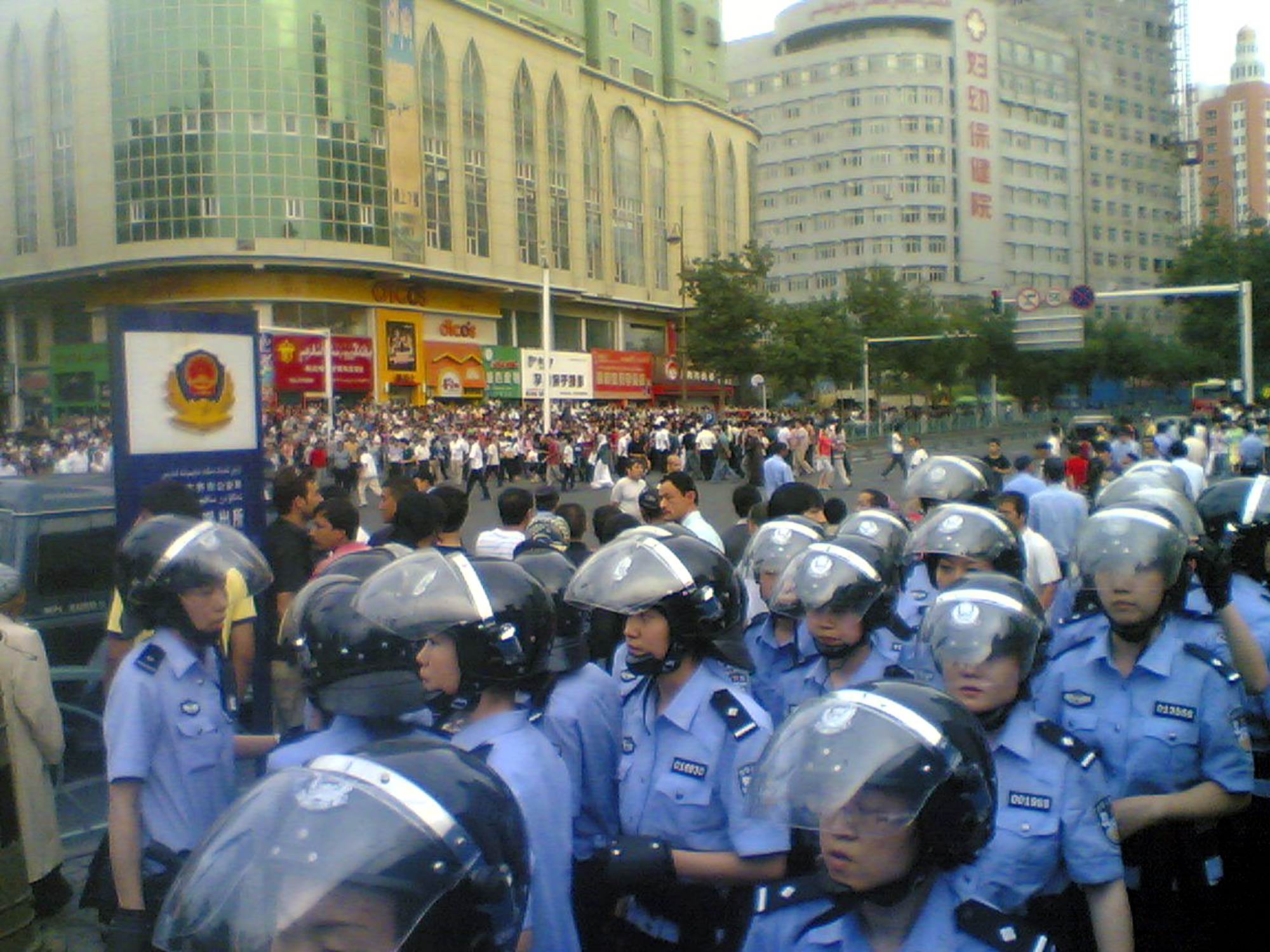 Chinesische Polizei schießt in Xinjiang auf uigurische Demonstranten