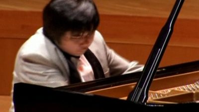 Japan’s Blind Pianist Wins Award