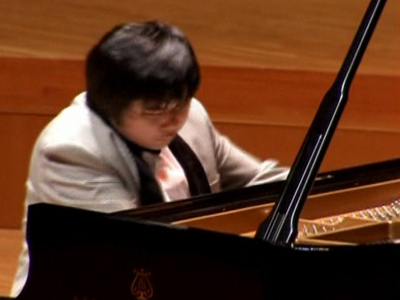 Japan’s Blind Pianist Wins Award