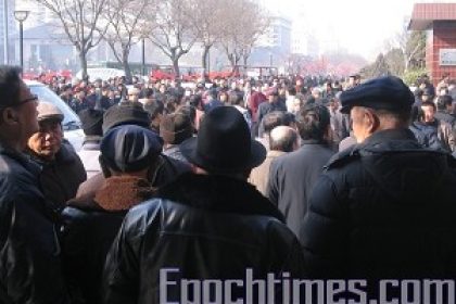 Petition entlassener Armeeoffiziere in Peking