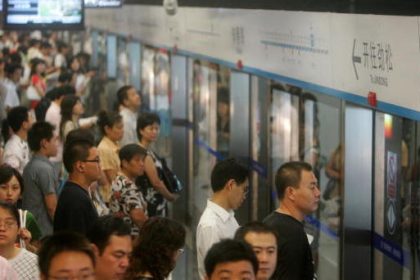 Regime will Unterhaltungen in Pekinger U-Bahn abhören