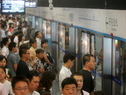 Regime will Unterhaltungen in Pekinger U-Bahn abhören