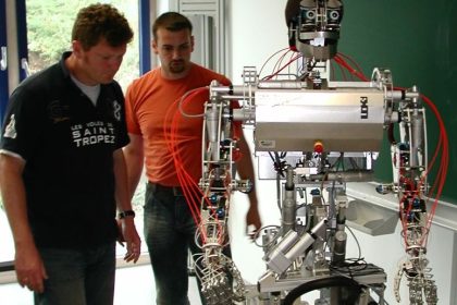 Roboter der Hochschule Niederrhein macht den nächsten Schritt