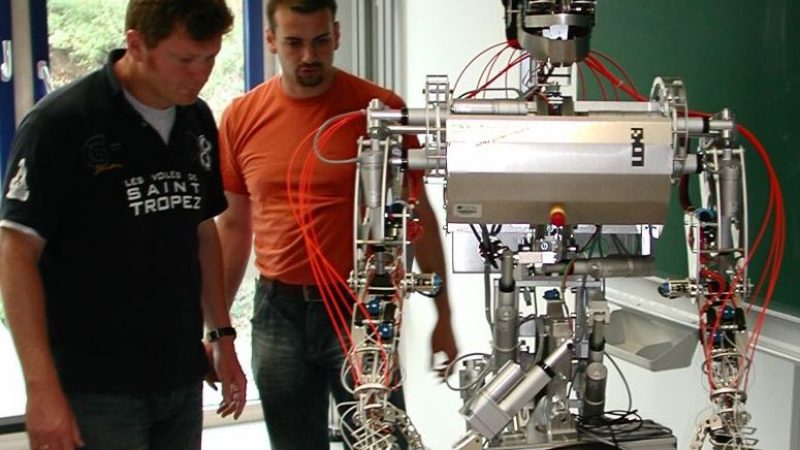 Roboter der Hochschule Niederrhein macht den nächsten Schritt