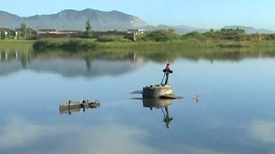 China: Amateur Inventor Creates Home-Made Submarine