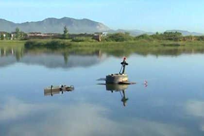 China: Amateur Inventor Creates Home-Made Submarine