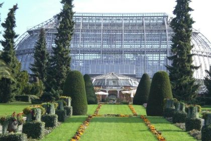 Großes Tropenhaus in Berlins Botanischem Garten restauriert