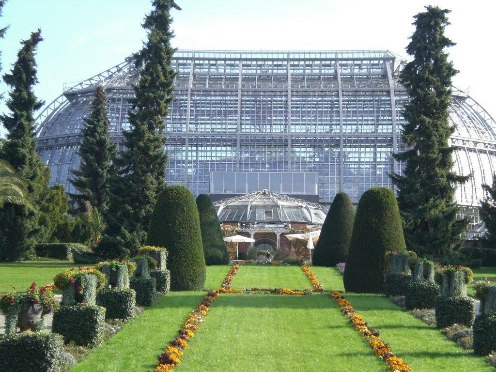 Großes Tropenhaus in Berlins Botanischem Garten restauriert