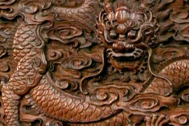 Hong Kong: Dragon Throne Breaks Record in Auction