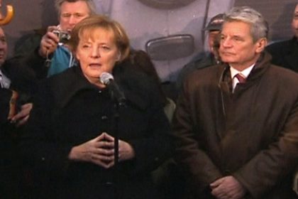 Deutschland: Merkel, Trabants Celebrate Berlin Wall Fall
