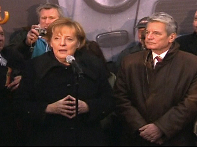 Deutschland: Merkel, Trabants Celebrate Berlin Wall Fall