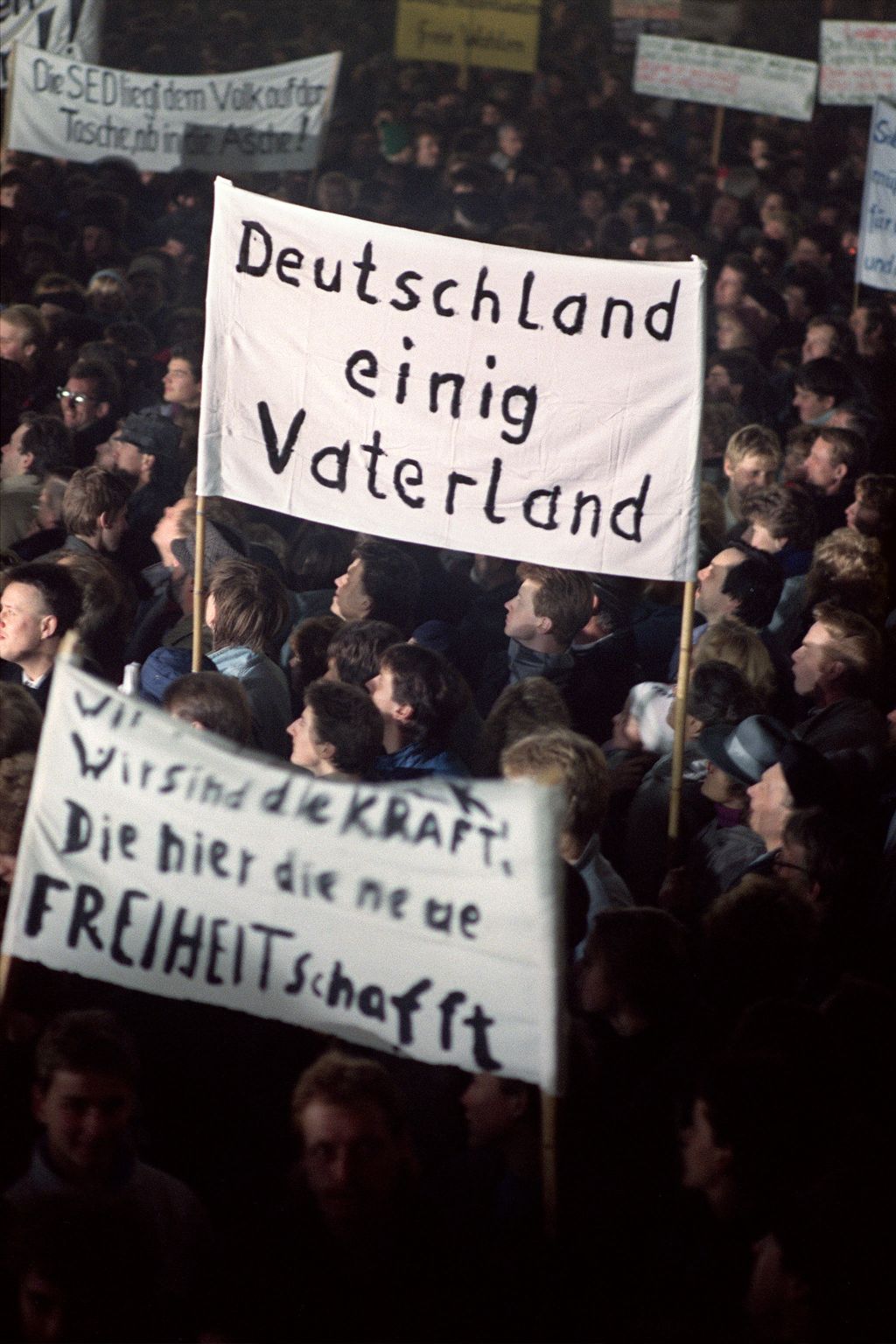 Umfrage: Mehrheit der Deutschen hält Einsatz der DDR-Bürger 1989 wichtig für Wiedervereinigung