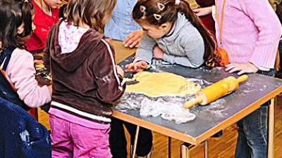 Große Weihnachtsbäckerei im Hamburger Schanzenviertel