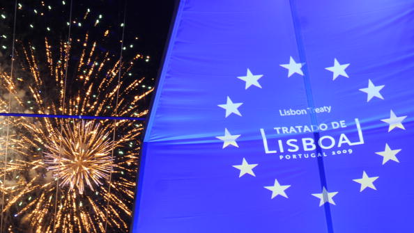 Um dem Inkrafttreten des Lissaboner Vertrages der Europäischen Union ein Denkmal zu setzen, wurde am 1. Dezember 2009 ein Feuerwerk gezündet.