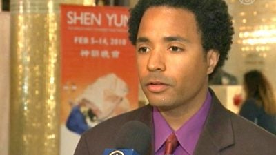 Pop-Sänger besucht Shen Yun in LA