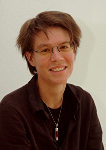 Karin Lukas ist seit 2001 am Ludwig Boltzmann-Institut für Menschenrechte in Wien tätig.