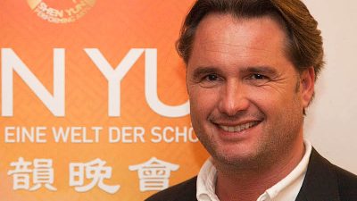 Shen Yun farbenfroh mit positiver Energie