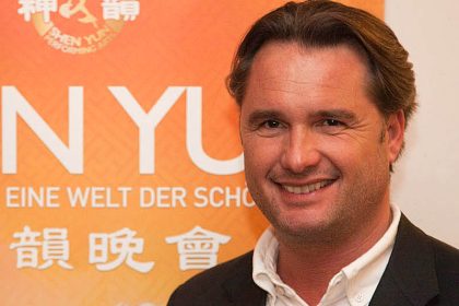 Shen Yun farbenfroh mit positiver Energie