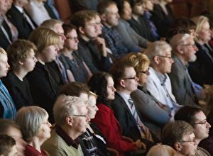 Das Publikum in der Konsert & Kongress Konzerthalle in Linköping am 8. April.