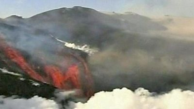 Hundreds Flee Iceland Volcano