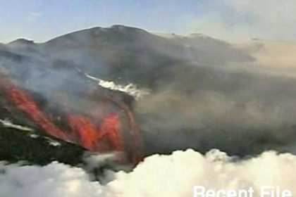Hundreds Flee Iceland Volcano