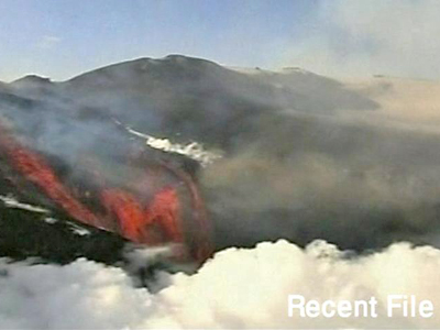 Hundreds Flee Iceland Volcano