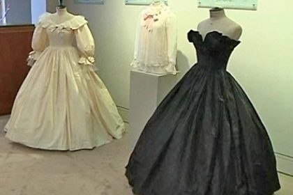 Paris: Public Showing of Diana’s Dresses
