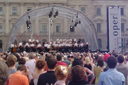 Tausende feierten Konzert unter Leitung von Daniel Barenboim in Berlin