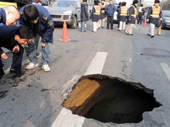 Plötzlich entstandene Krater steigern allgemeine Furcht in China