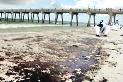 Auslaufendes Öl bedeckt 3 Meilen (rund 5 km) von Floridas Küste