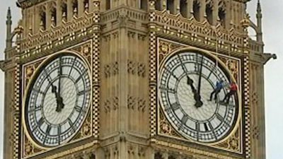 Workers Abseil Down London’s Big Ben Tower