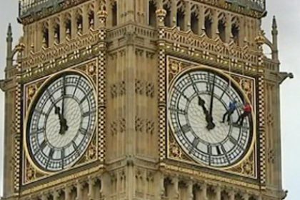 Workers Abseil Down London’s Big Ben Tower