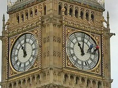 Workers Abseil Down London’s Big Ben Tower