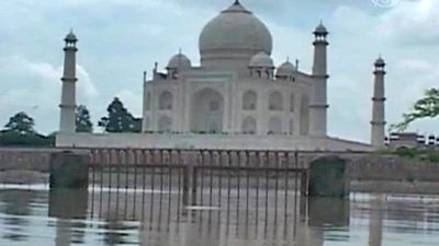 Flutwasser bedroht das Taj Mahal