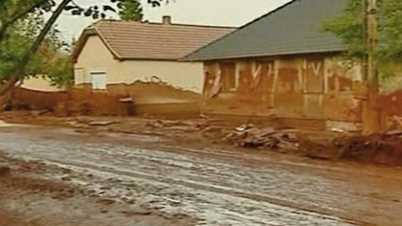 Toxic Sludge Floods Hungary Villages