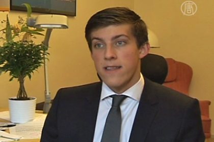 Teenie wird Parlamentsmitglied in Schweden