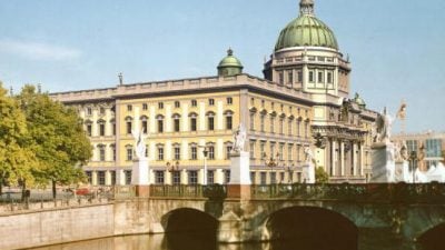 Berliner Stadtschloss mit Humboldtforum auf dem Vormarsch