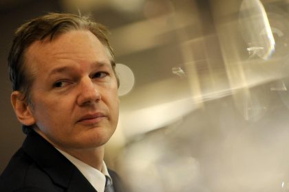 Assange meldet sich aus dem Verborgenen