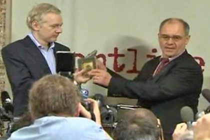Swiss Banker Hands Over Secrets to Wikileaks