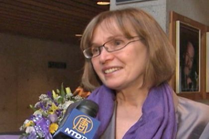 “It’s Beautiful” – Professor of Education on Shen Yun in Hamilton