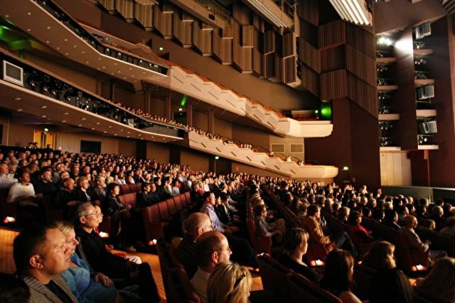 Das Publikum bei einer Aufführung von Shen Yun Performing Arts im ASB Theatre in Auckland im April 2010.