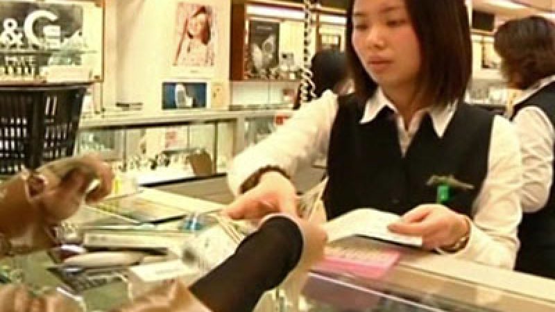 Chinese Tourists Give Japan Sales Lift