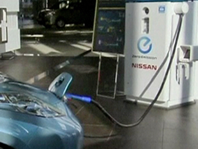 U.S. Motorists Face Long Wait for Nissan’s Electric Leaf