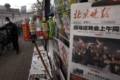Bürgerrechts-Aktivisten in China standhaft gegenüber der Polizei