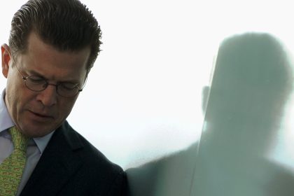 Roth: Entschuldigung von Guttenberg reicht bei weitem nicht