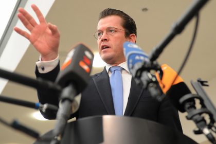 Guttenberg entschuldigt sich bei Journalisten