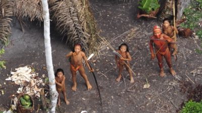 Erstmalige Filmaufnahmen von „unkontaktiertem“ Indianerstamm im Amazonas