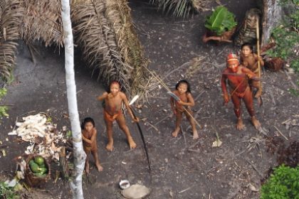 Erstmalige Filmaufnahmen von „unkontaktiertem“ Indianerstamm im Amazonas