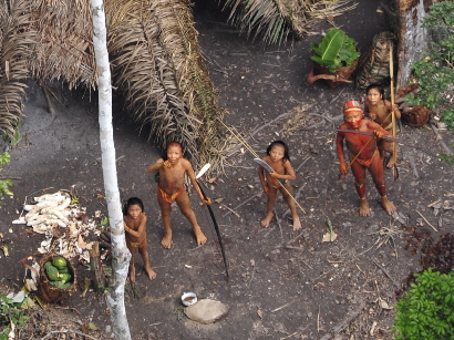 Erstmalige Filmaufnahmen von „unkontaktiertem“ Indianerstamm im Amazonas