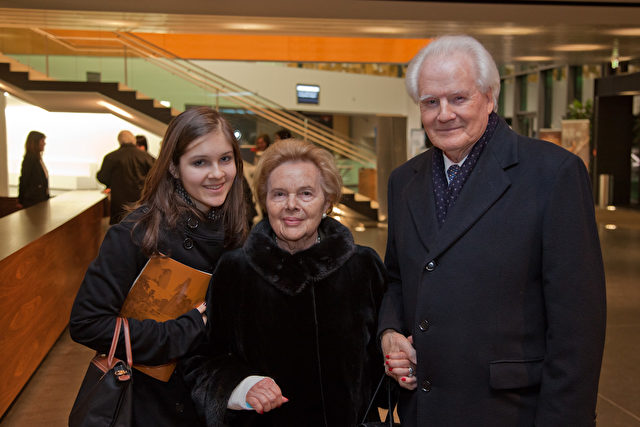 Der Ehrenpräsident einer Liechtensteiner Bank, Egmond Frommelt und Marianne Frommelt mit ihrer Enkelin Leonie.